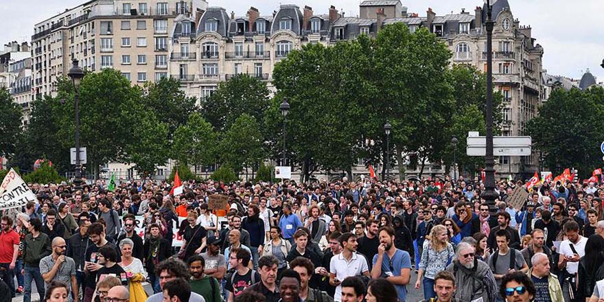 Fransa'da Sosyalist Parti Cumhurbaşkanı adayını belirliyor