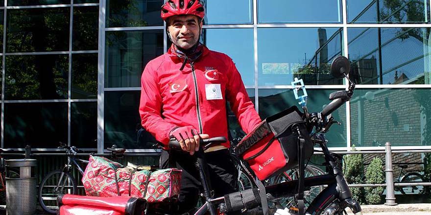 Darbe girişimini kınamak için Almanya'dan Türkiye'ye bisikletle geliyor