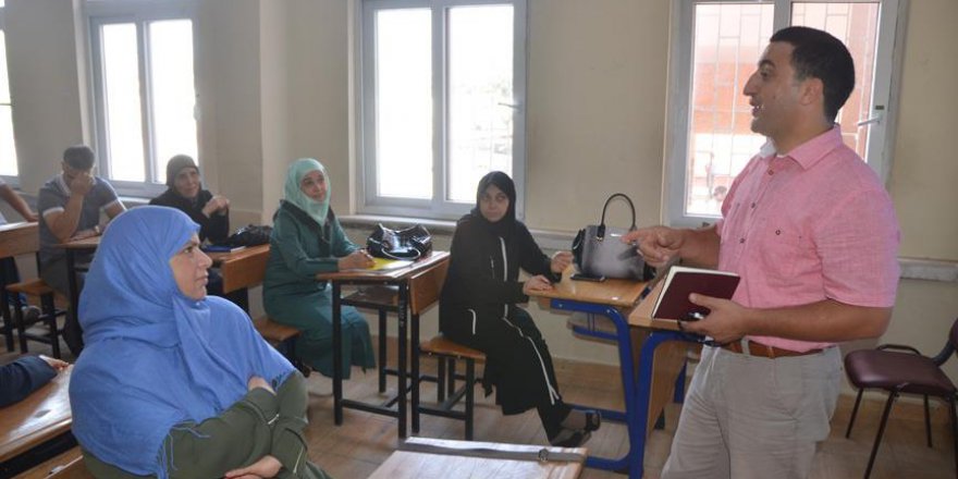 Suriyeli gönüllü öğretmenlere eğitim
