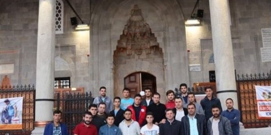 Gençler Sabah Namazında Buluştu