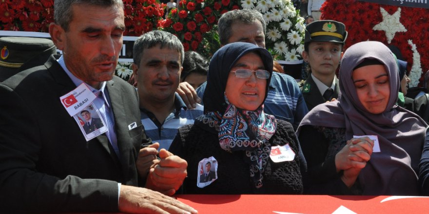 Şehit annesi: Oğlumun silahını bana verin savaşayım