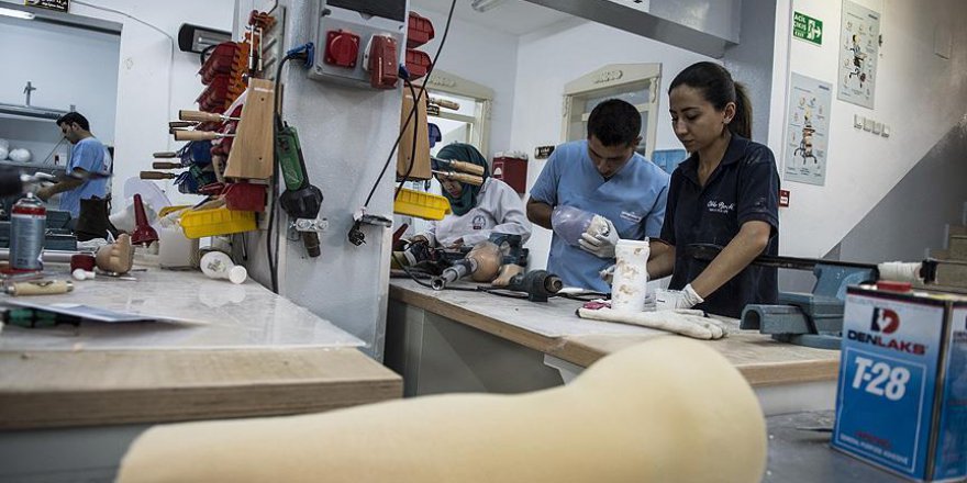 Savaş mağduru Suriyelilere ücretsiz protez