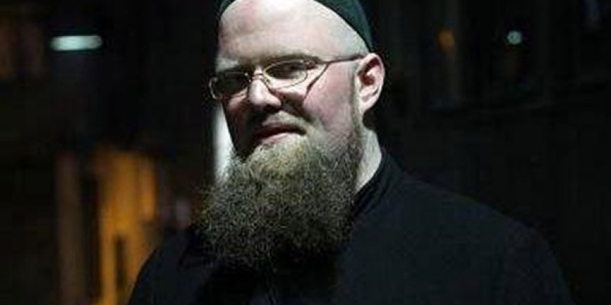 O sureyi okuyan papaz Müslüman oldu...