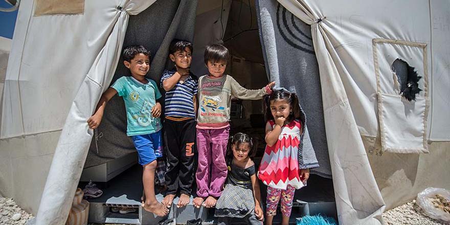 AB Türkiye'deki sığınmacılara harcama kartı dağıtacak