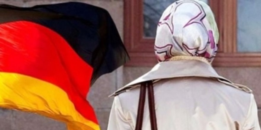 Almanya'da Müslüman Kadınlara saldırı