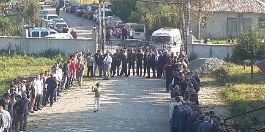 Bayram namazına gelen cemaati camiden çıkarmayan imam konuştu