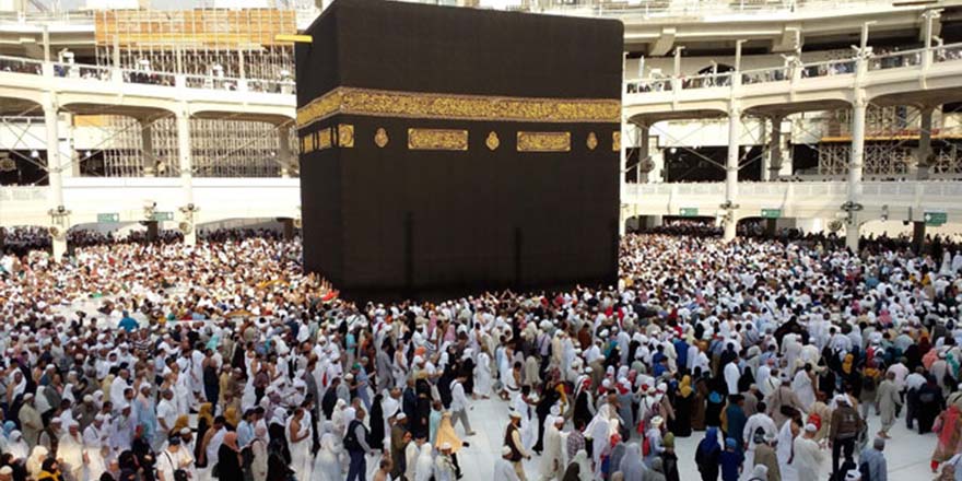 Hacı adayları günlerini dua ve ibadetle geçiriyor