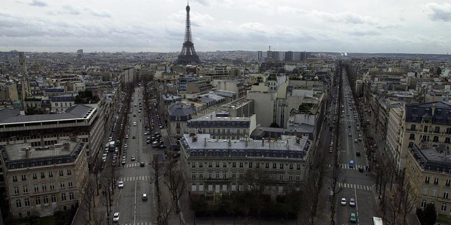 Paris'te nezaket zabıtası dönemi başlıyor
