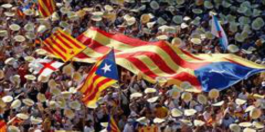 Yüzbinlerce Katalan bağımsızlık için yürüdü