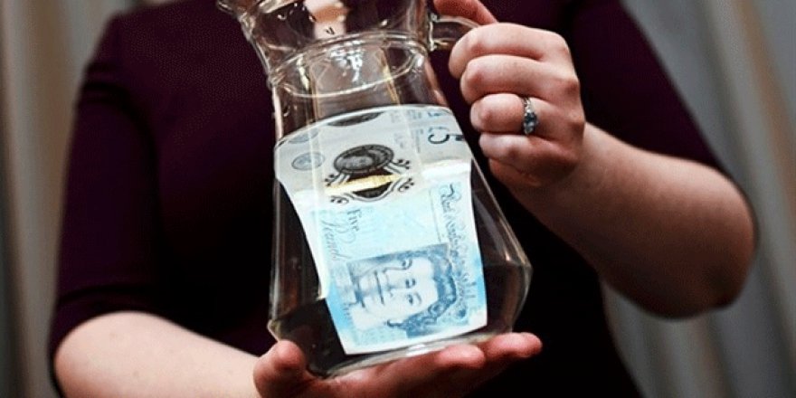 İngiltere'de yırtılmayan ve ıslanmayan para