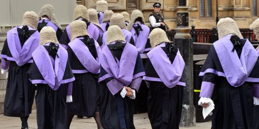 İngiltere öldürdüklerinden özür dileyerek kurtulacağını sanıyor