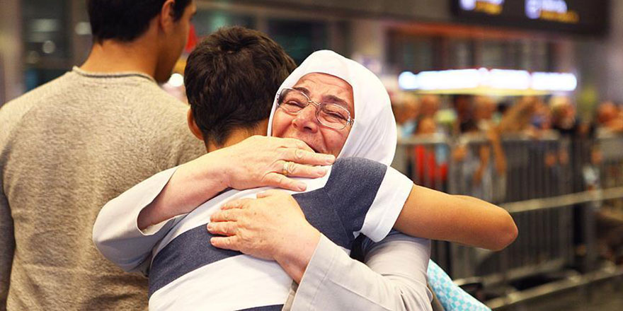 İlk hac kafilesi yurda döndü