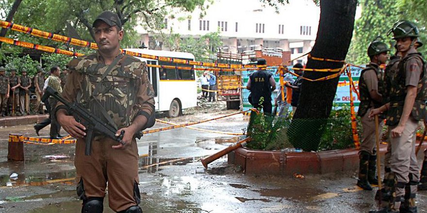 Hindistan'da askeri üsse saldırı: 17 ölü
