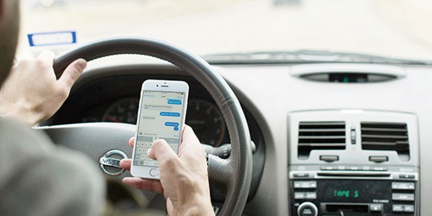 Emniyet uyardı: Telefonunuzu direksiyon başında kullanmayın!