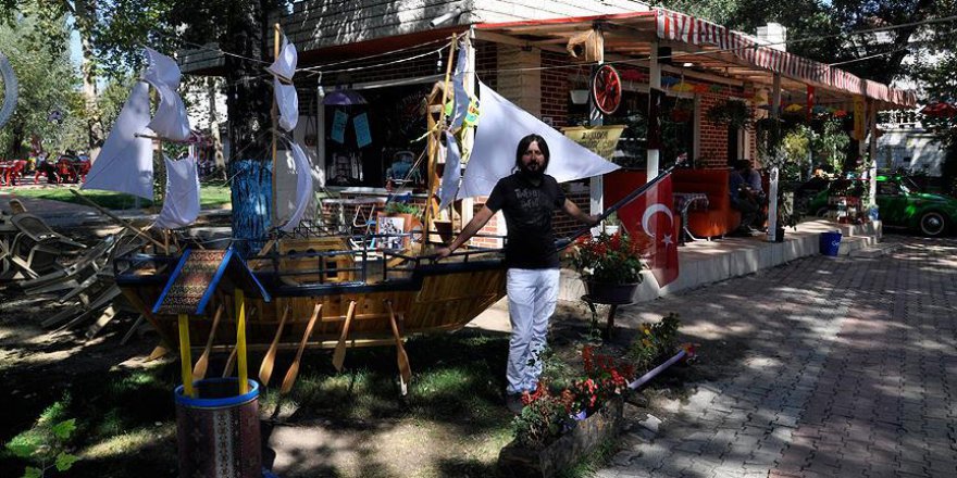 Atık malzemelerle çevreyi güzelleştiriyor