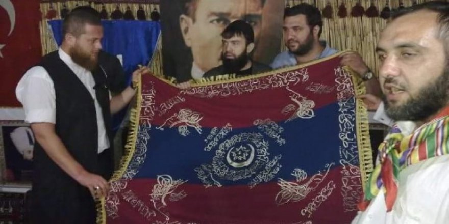 II. Abdülhamit Han'ın verdiği Beylik Sancağı nesilden nesille el değişiyor