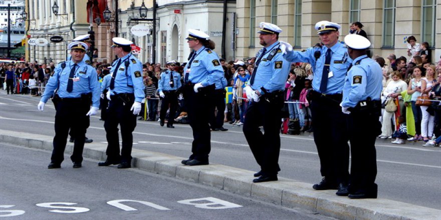 Başörtülü kadına hakaret etti gözaltına alındı