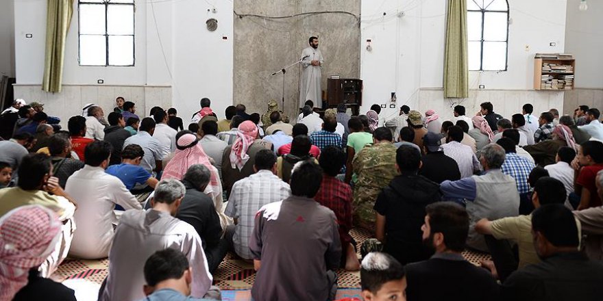 Cerablus camilerinde cuma yoğunluğu