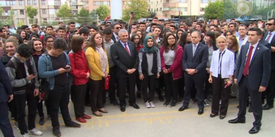 Başbakan’dan öğrencilere sürpriz ziyaret