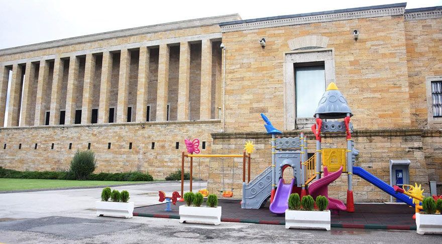 Çocuklar Anıtkabir'den sıkıldığı için park yapılmış