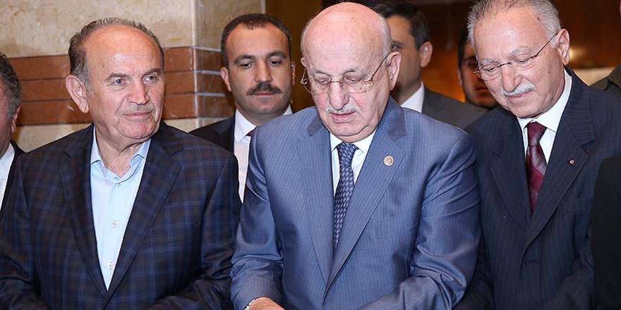 Lügatimizdeki kelimeler azaldı dersem yeniler anlamayabilir