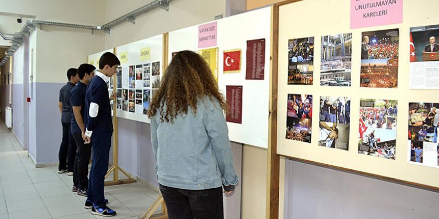 'Dakika Dakika FETÖ'nün Darbe Girişimi' kitabı okul koridorlarında