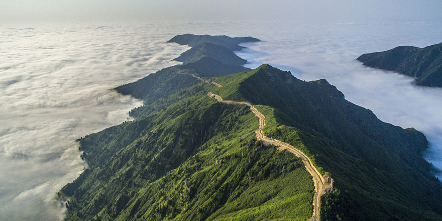 'Bulutların Üzerindeki' Marsis Dağı