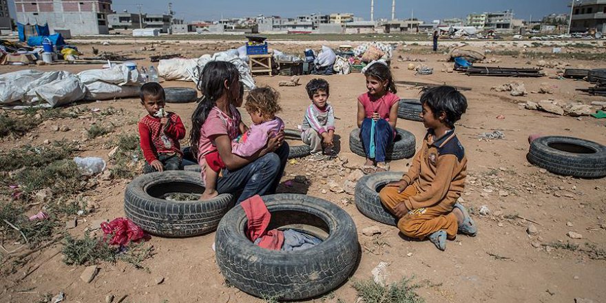 Vatanlarına dönme umuduyla sınırda yaşıyorlar