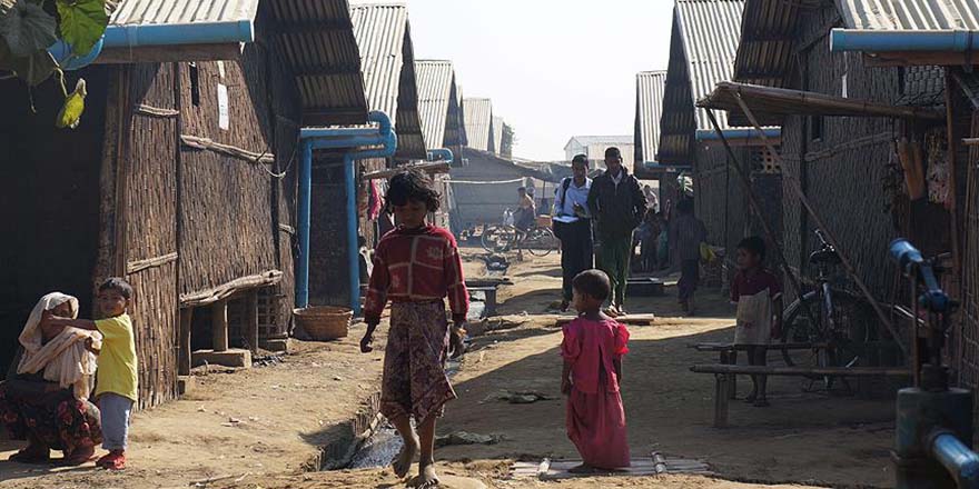 Arakan'da şiddet olayları 30 bin Müslümanı yerinden etti