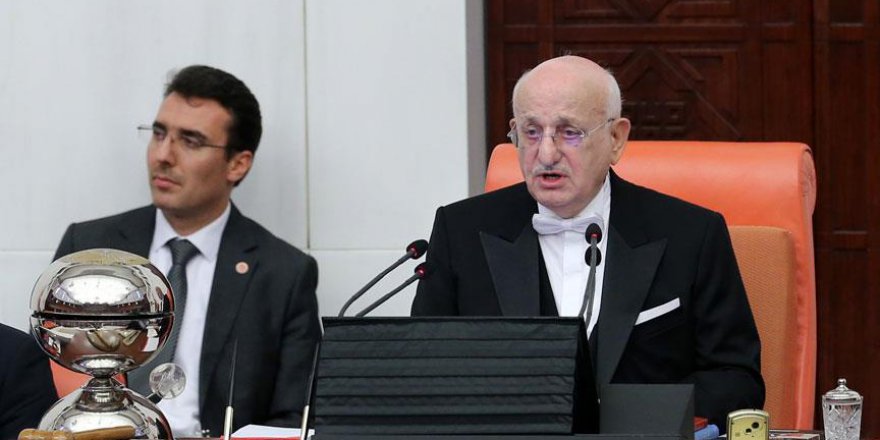 Kahraman: Türkiye artık darbe devrini kapattı