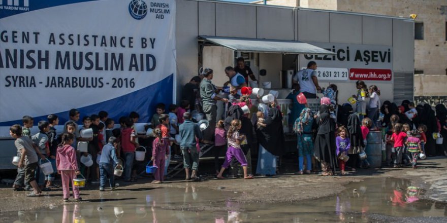İHH'den Cerabluslulara sıcak yemek