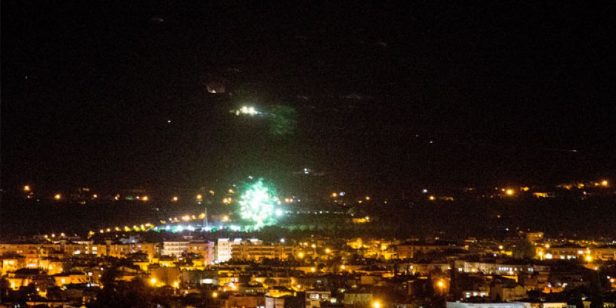 Havai fişekler OHAL'i deliyor