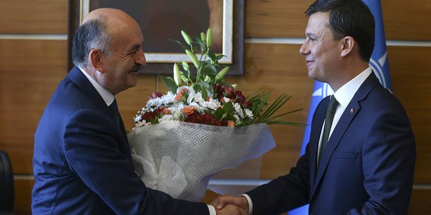 AK Parti'de görev devir teslimi