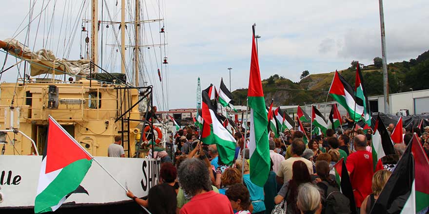 İsrail'den Gazze'ye giden yardım teknesine tehdit