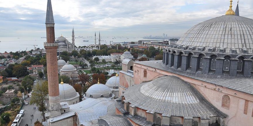 İstanbul'da Kerbela şehitleri için karşılıklı çifte ezan