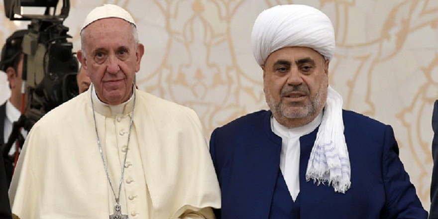 Papa’ya Kur’an-ı Kerim hediye edildi