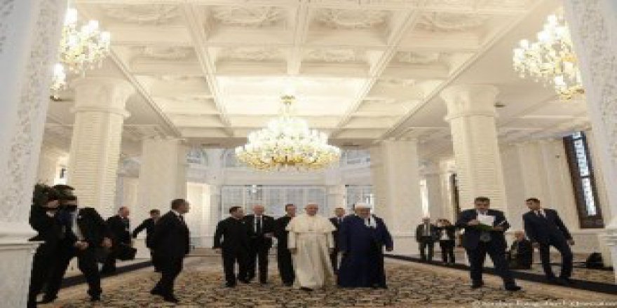 Papa'ya hediye Kur'an-ı Kerim