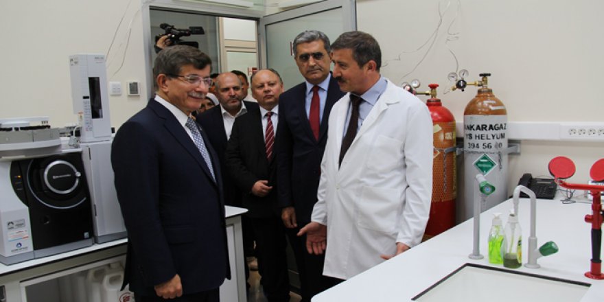 Ahmet Davutoğlu, KGTÜ’yü ziyaret etti