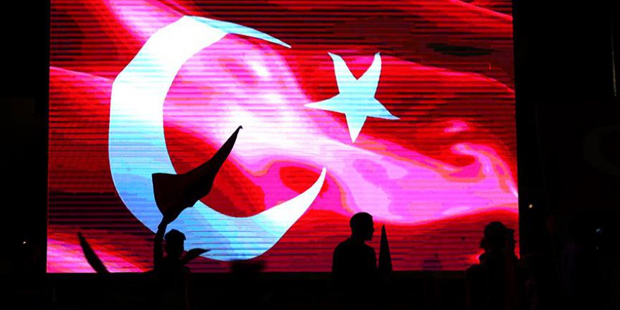 O ilçe hala demokrasi nöbeti tutuyor