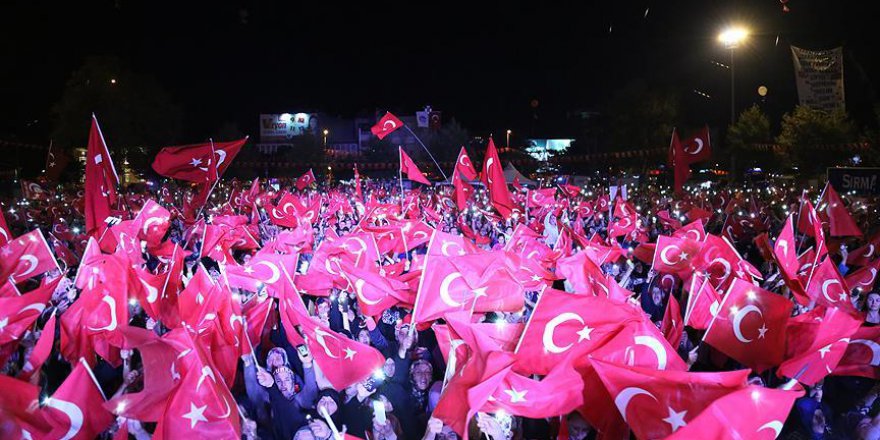 'Demokrasi nöbetine' katılan vatandaşlara hakarete soruşturma