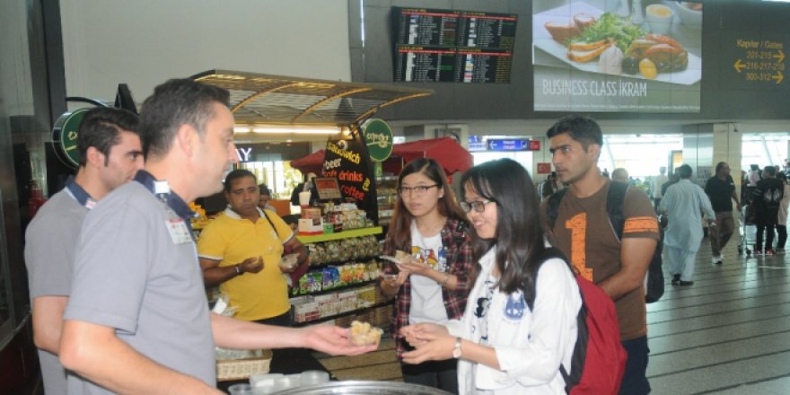 Havalimanı’nda aşure ikramı yapıldı
