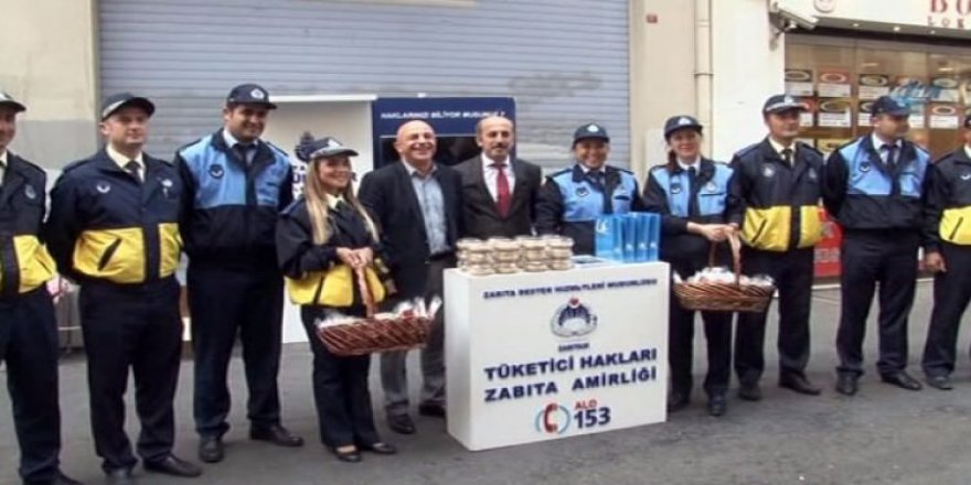 İstiklal Caddesi'nde Aşure Dağıtımı