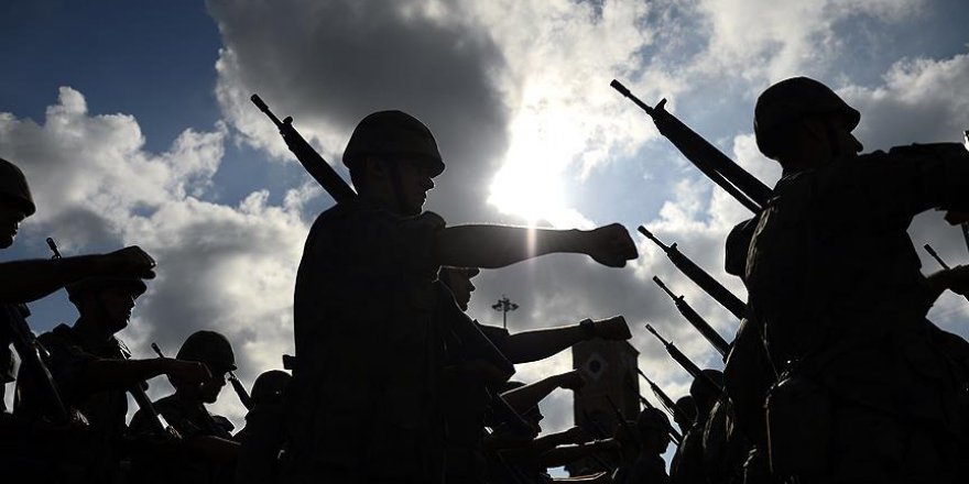 Darbe toplantısı yaptığı tespit edilen 12 subaya tutuklama