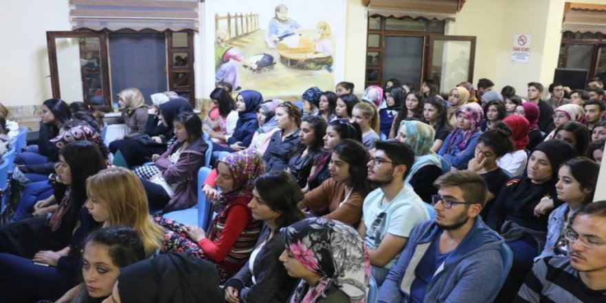 Yurtta kalan üniversitelilerle "uyum toplantısı" yapıldı