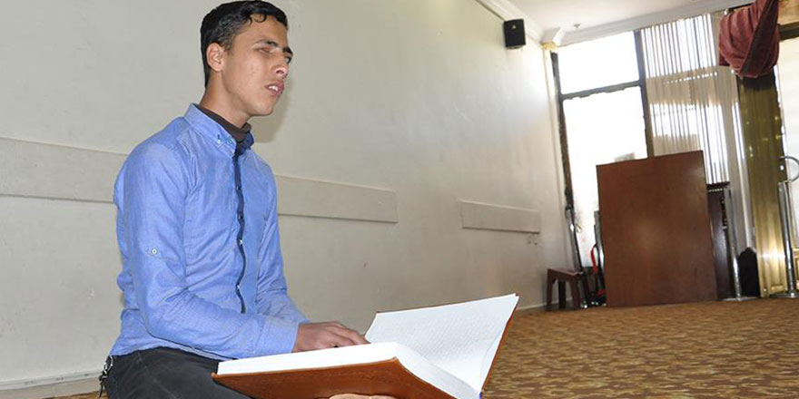 Görme engelli Suriyeli genc 1 yılda 12 cüz ezberledi