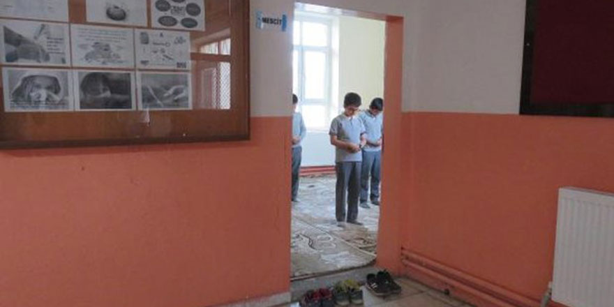 88 yıllık okulda ilk kez mescit açıldı