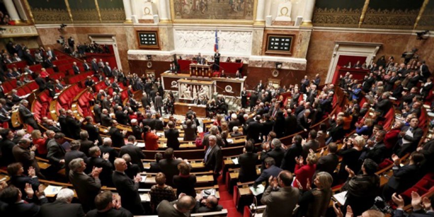 Fransız meclisinde ceket ve kravat zorunluluğu kalktı