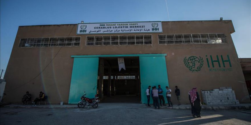 İHH Cerablus'ta 8 bin kişiye sıcak yemek dağıtıyor