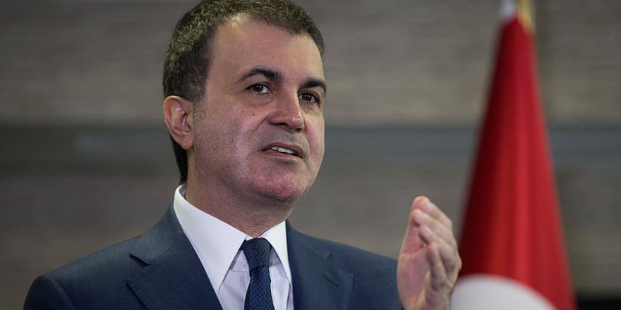 Hollande'ın başörtüsüyle ilgili ifadelerine Bakan Çelik'ten yanıt