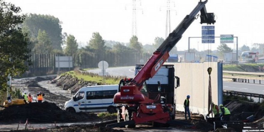 Mülteciler için Fransa'da duvar örülüyor